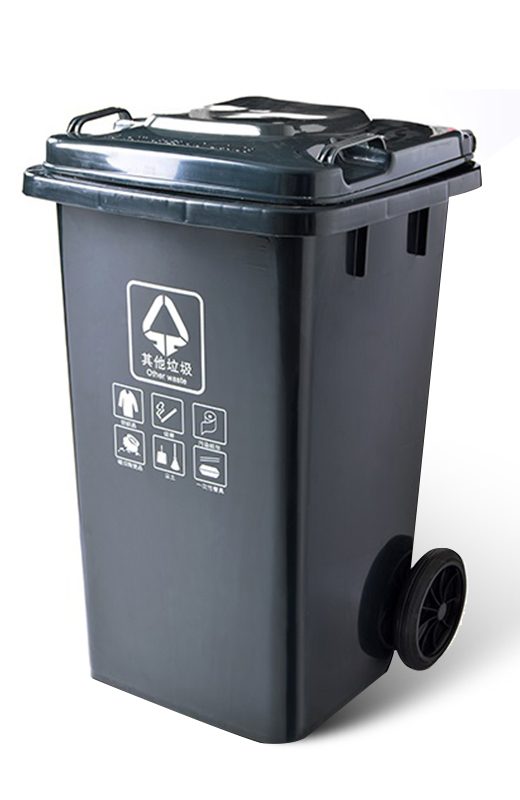 Use and cleaning of outdoor trash cans